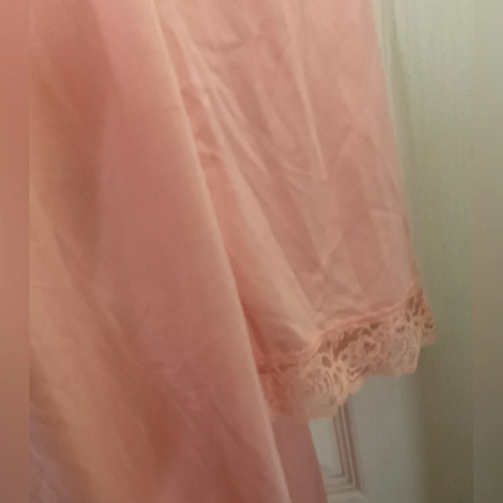 Vintage Robe - Picture 2 of 6